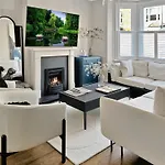 Central 4 Bedroom House With Garden In Battersea Close To Chelsea