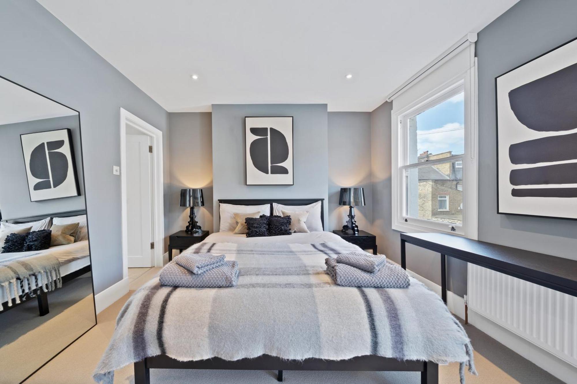 Central 4 Bedroom House With Garden In Battersea Close To Chelsea *