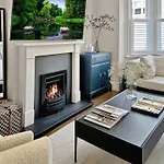Central 4 Bedroom House With Garden In Battersea Close To Chelsea