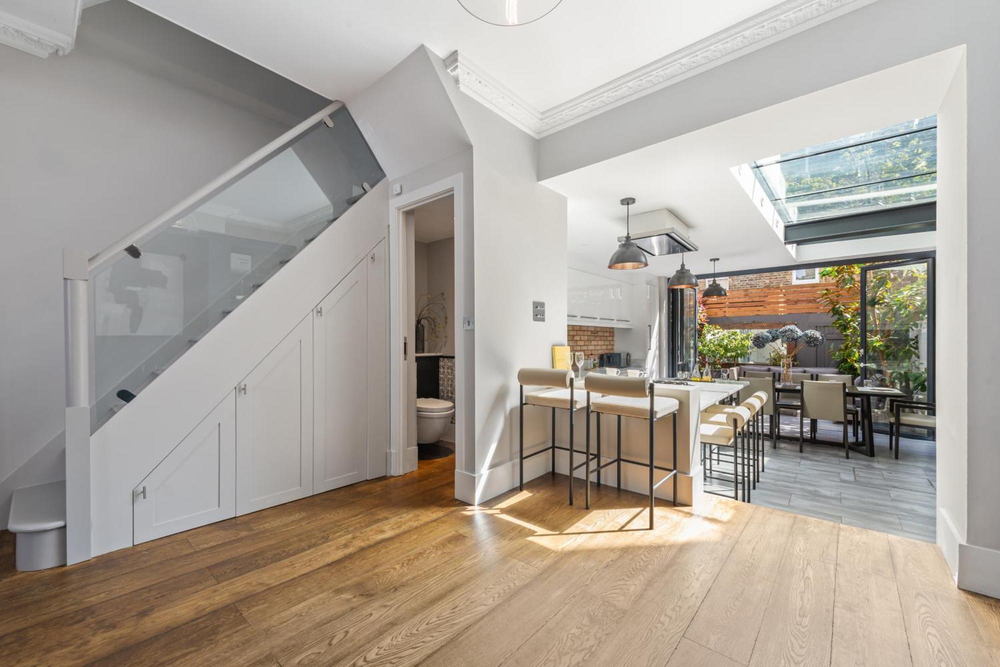 Central 4 Bedroom House With Garden In Battersea Close To Chelsea *