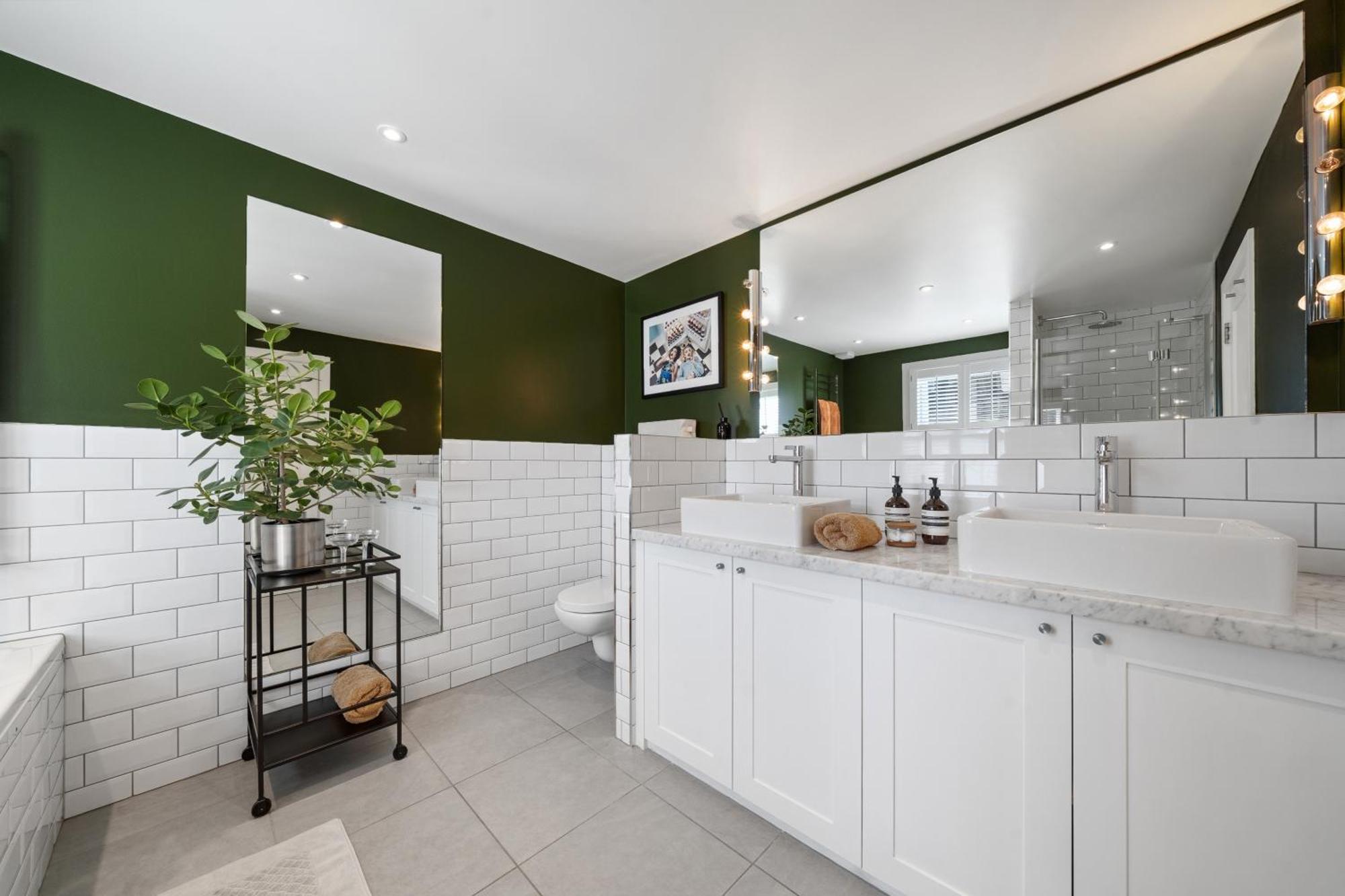 Central 4 Bedroom House With Garden In Battersea Close To Chelsea *